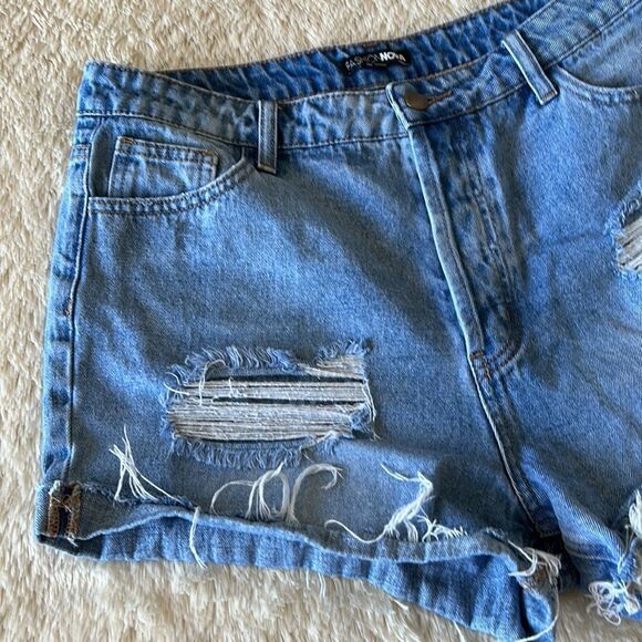 Fashion Nova distressed jean shorts size xl - Picture 12 of 16